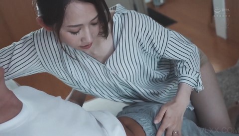 Chịch cô gái vú hồng quá phê luôn Kana Mito